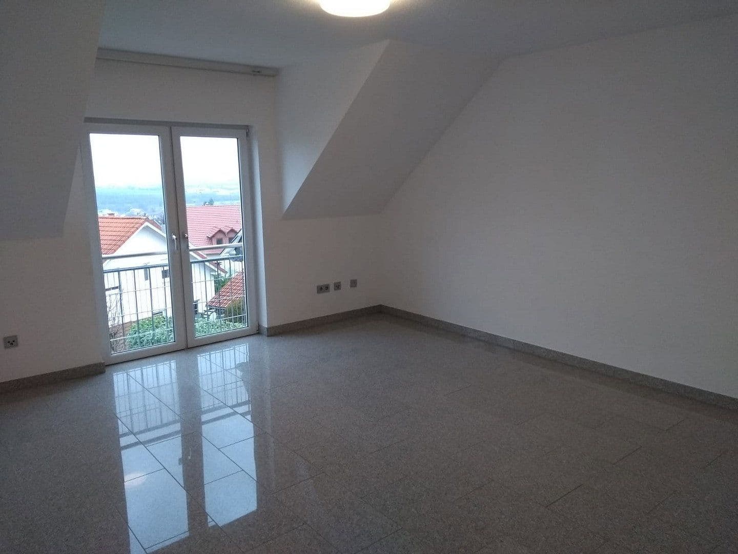 Predaj domu 211 m², pozemek 431 m², Nieder-Olm, Porýnie-Falcko Predaj domu 211 m², pozemek 431 m², Nieder-Olm, Porýnie-Falcko