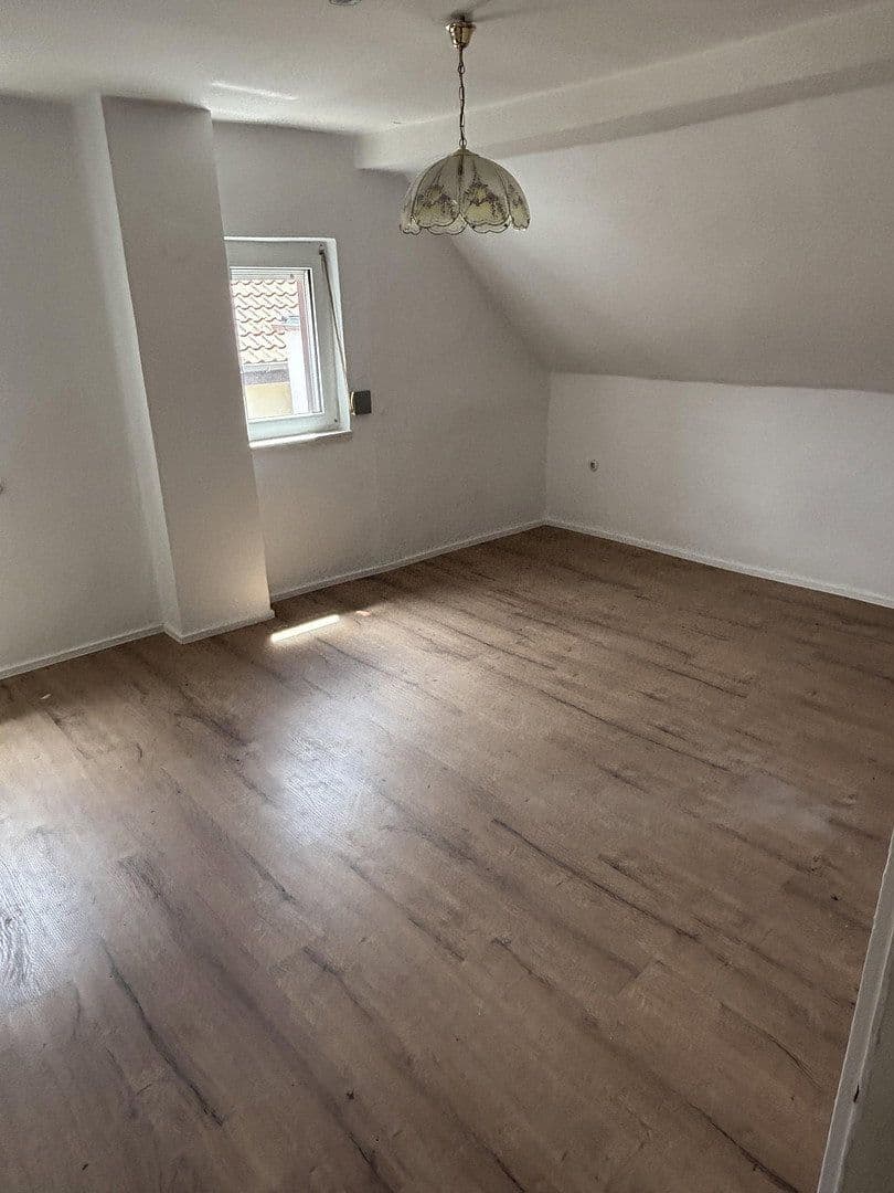 Prenájom domu 95 m², pozemek 157 m², Untere Bahnhofstraße 4, Worms, Porýnie-Falcko Prenájom domu 95 m², pozemek 157 m², Untere Bahnhofstraße 4, Worms, Porýnie-Falcko