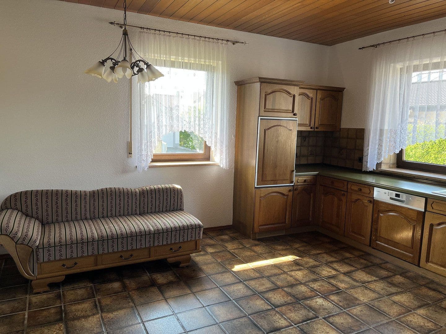 Predaj domu 186 m², pozemek 1.900 m², Eichendorf, Bavorsko Predaj domu 186 m², pozemek 1.900 m², Eichendorf, Bavorsko