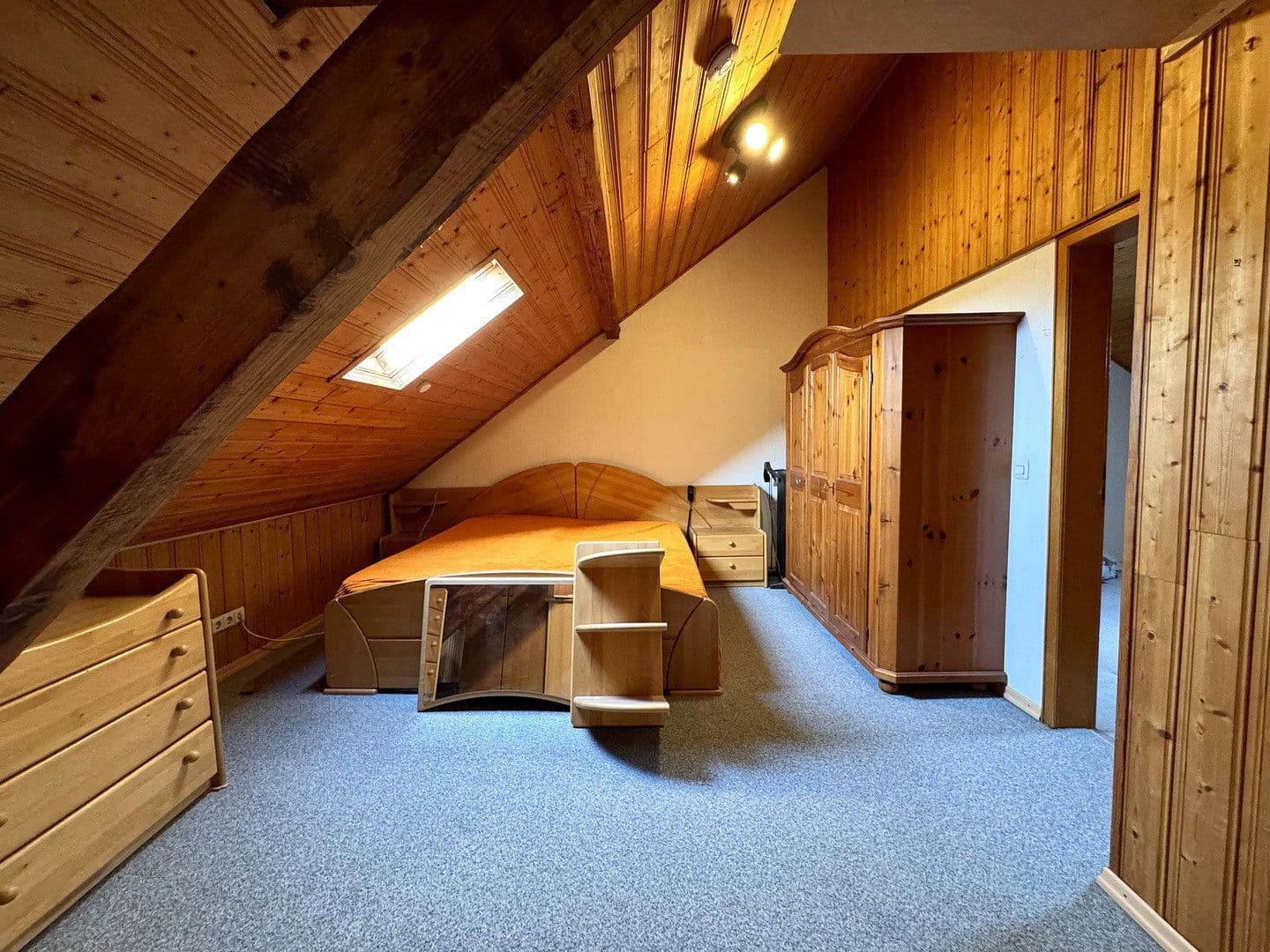 Predaj domu 130 m², pozemek 536 m², Jüchen, Severné Porýnie - Westfálsko Predaj domu 130 m², pozemek 536 m², Jüchen, Severné Porýnie - Westfálsko