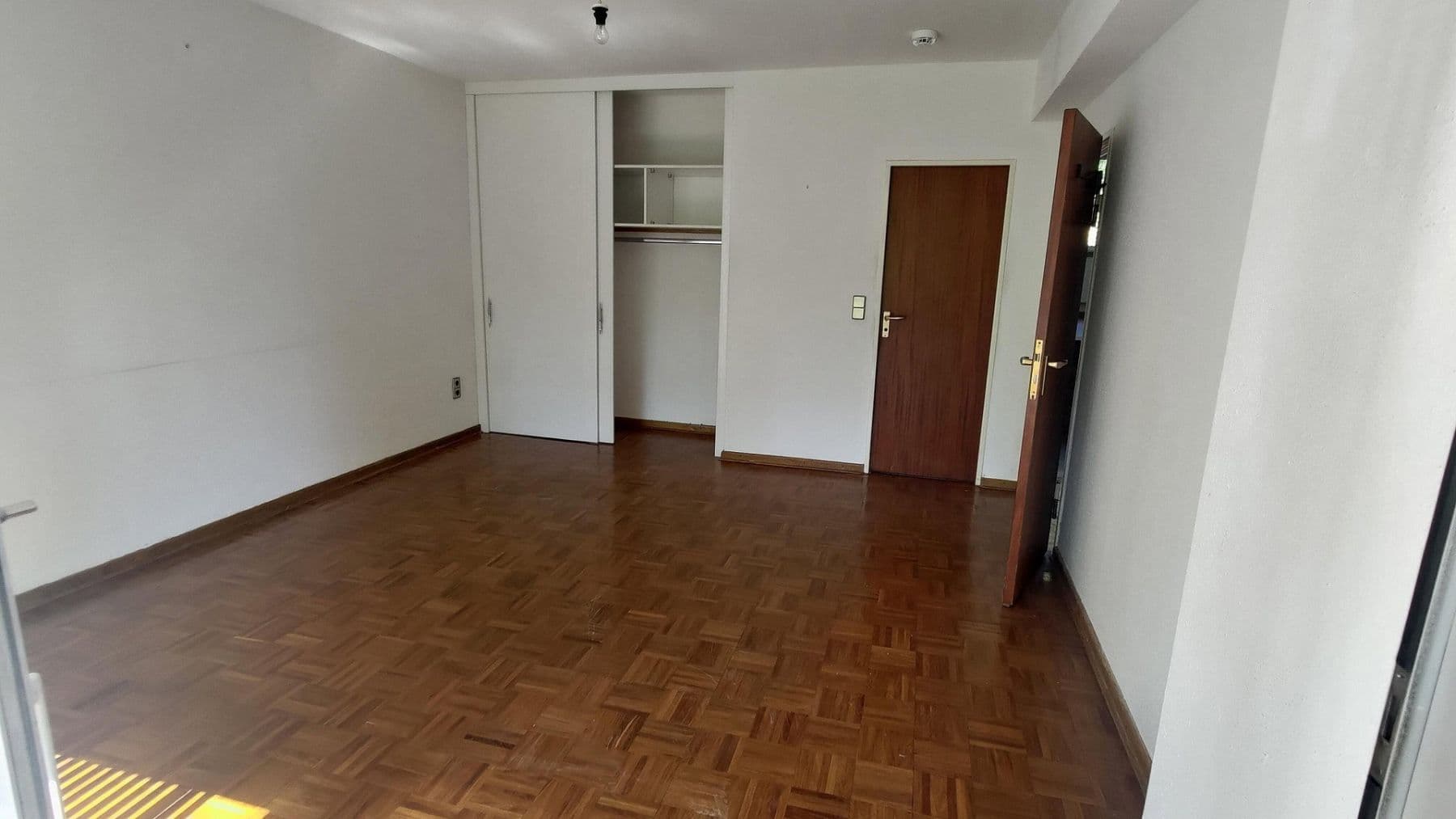 Predaj bytu 3-izbový 90 m², Berlin, Berlín Predaj bytu 3-izbový 90 m², Berlin, Berlín