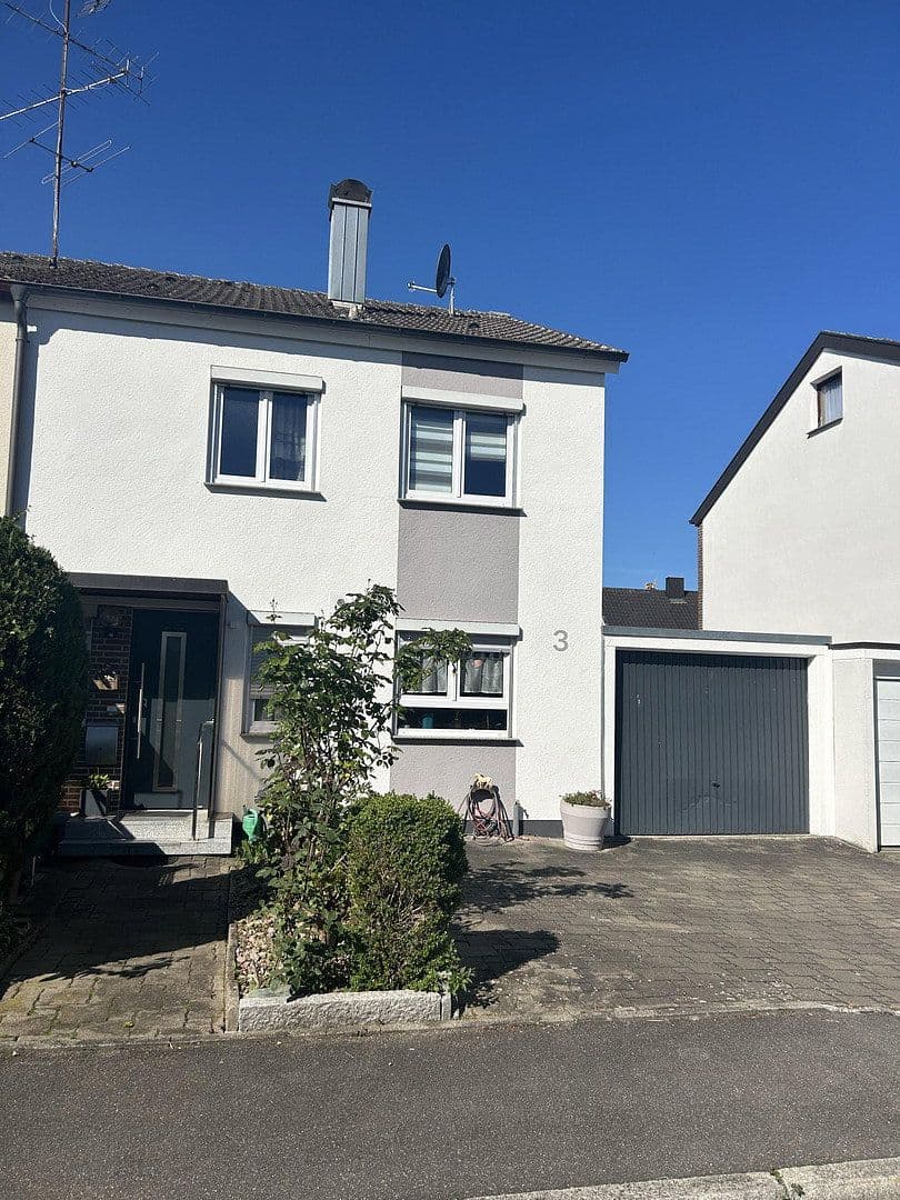 Predaj domu 95 m², pozemek 220 m², Singen (Hohentwiel), Bádensko-Wurttembersko Predaj domu 95 m², pozemek 220 m², Singen (Hohentwiel), Bádensko-Wurttembersko