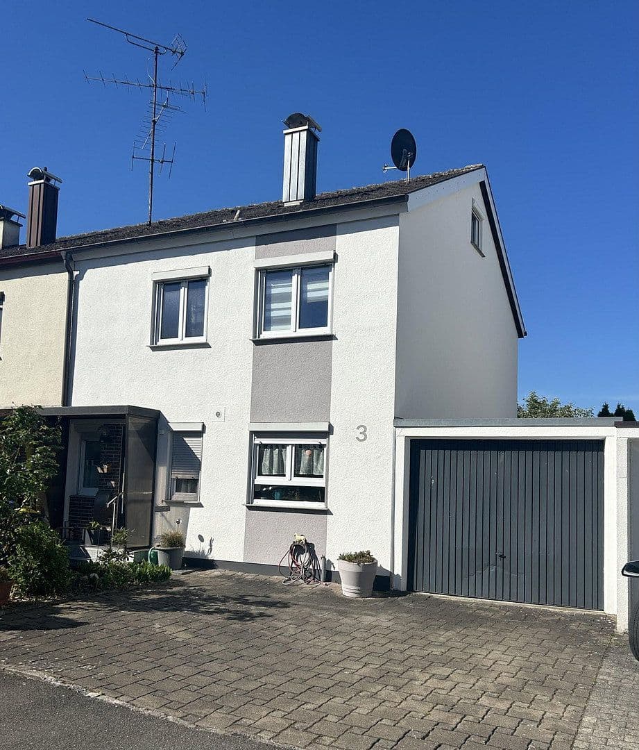 Predaj domu 95 m², pozemek 220 m², Singen (Hohentwiel), Bádensko-Wurttembersko Predaj domu 95 m², pozemek 220 m², Singen (Hohentwiel), Bádensko-Wurttembersko