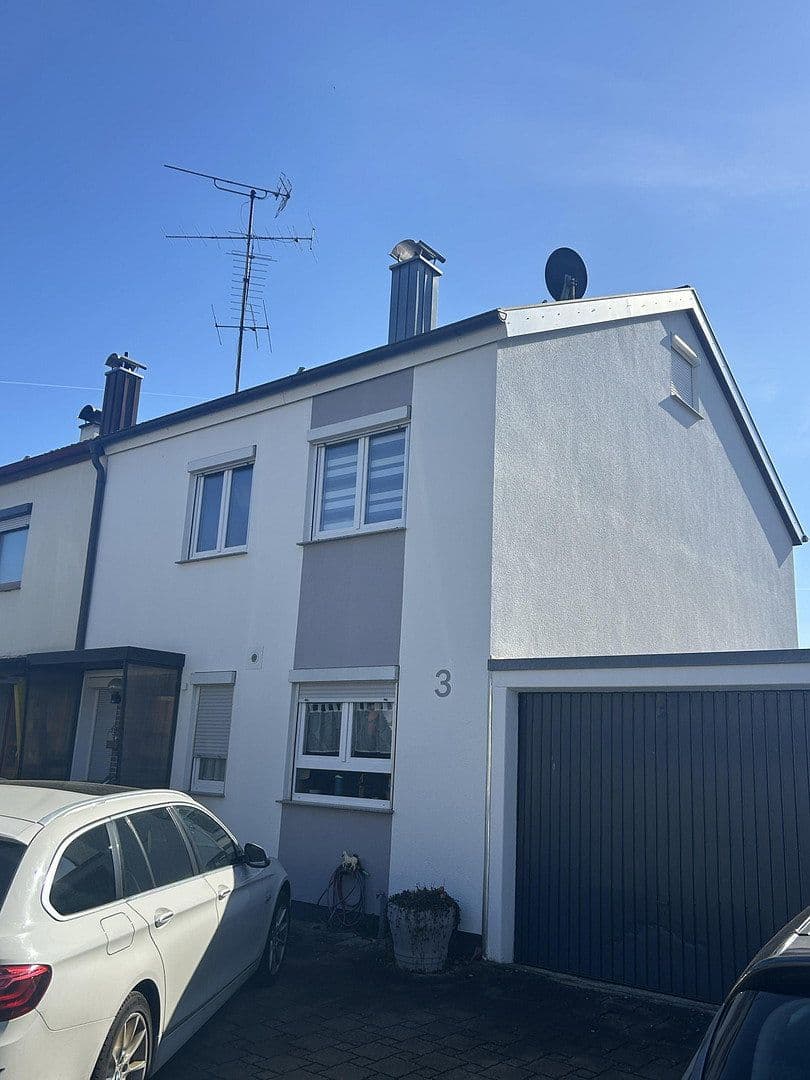 Predaj domu 95 m², pozemek 220 m², Singen (Hohentwiel), Bádensko-Wurttembersko Predaj domu 95 m², pozemek 220 m², Singen (Hohentwiel), Bádensko-Wurttembersko