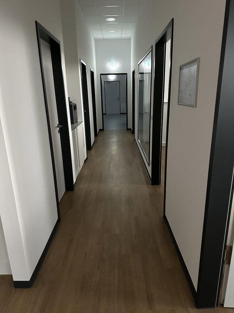 Prenájom kancelárie 174 m², Carl-von-Ossietzky-Str. 7, Bad Aibling, Bavorsko Prenájom kancelárie 174 m², Carl-von-Ossietzky-Str. 7, Bad Aibling, Bavorsko