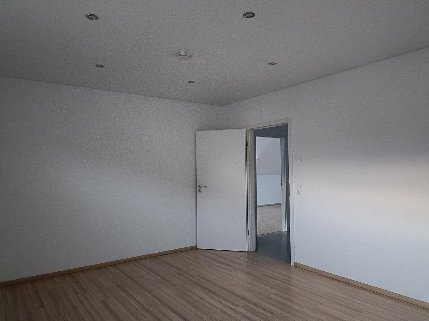 Prenájom bytu 3-izbový 90 m², Reilingen, Bádensko-Wurttembersko Prenájom bytu 3-izbový 90 m², Reilingen, Bádensko-Wurttembersko