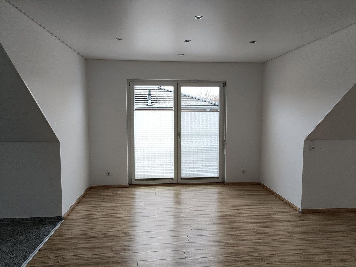 Prenájom bytu 3-izbový 90 m², Reilingen, Bádensko-Wurttembersko Prenájom bytu 3-izbový 90 m², Reilingen, Bádensko-Wurttembersko
