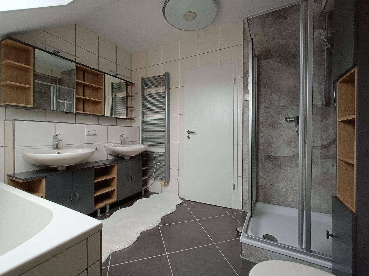 Prenájom bytu 3-izbový 90 m², Reilingen, Bádensko-Wurttembersko Prenájom bytu 3-izbový 90 m², Reilingen, Bádensko-Wurttembersko