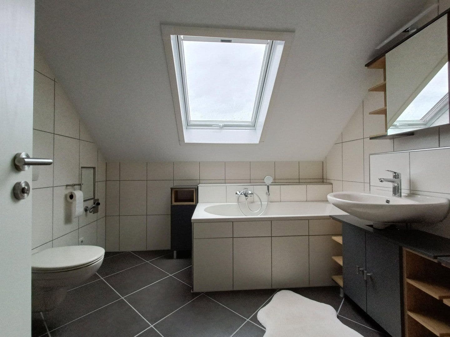 Prenájom bytu 3-izbový 90 m², Reilingen, Bádensko-Wurttembersko Prenájom bytu 3-izbový 90 m², Reilingen, Bádensko-Wurttembersko