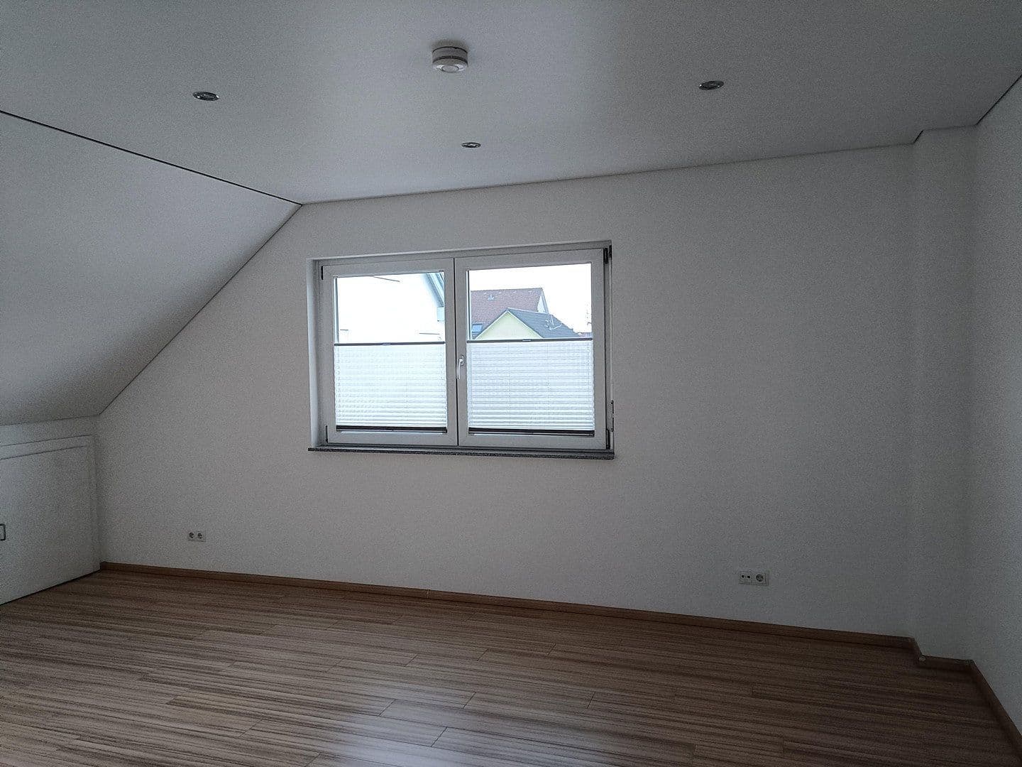 Prenájom bytu 3-izbový 90 m², Reilingen, Bádensko-Wurttembersko Prenájom bytu 3-izbový 90 m², Reilingen, Bádensko-Wurttembersko