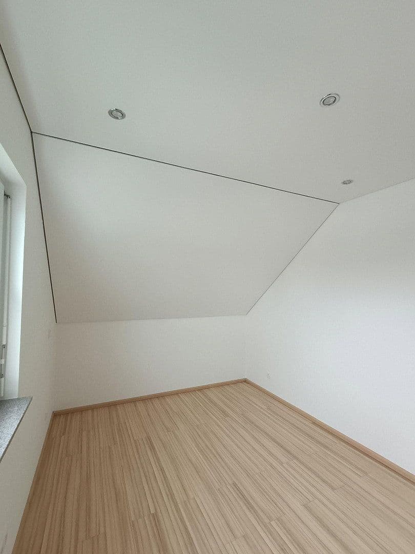 Prenájom bytu 3-izbový 90 m², Reilingen, Bádensko-Wurttembersko Prenájom bytu 3-izbový 90 m², Reilingen, Bádensko-Wurttembersko