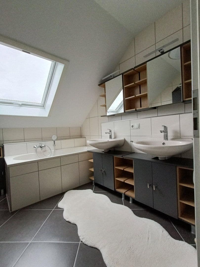 Prenájom bytu 3-izbový 90 m², Reilingen, Bádensko-Wurttembersko Prenájom bytu 3-izbový 90 m², Reilingen, Bádensko-Wurttembersko