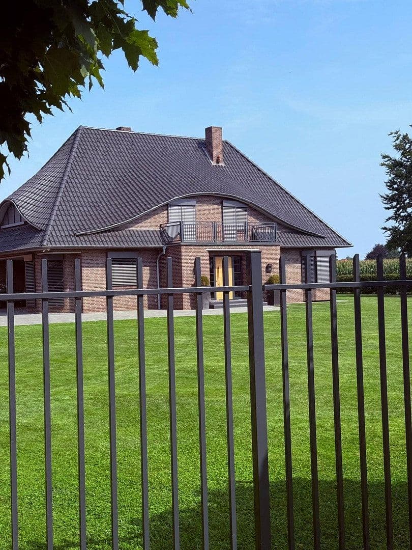 Predaj domu 260 m², pozemek 5.000 m², Visbek, Dolné Sasko Predaj domu 260 m², pozemek 5.000 m², Visbek, Dolné Sasko
