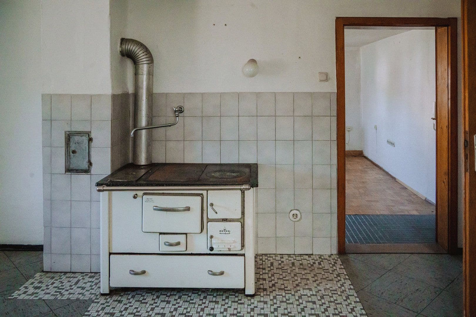 Predaj domu 333 m², pozemek 1.053 m², Am Aichbach, Niederaichbach, Bavorsko Predaj domu 333 m², pozemek 1.053 m², Am Aichbach, Niederaichbach, Bavorsko