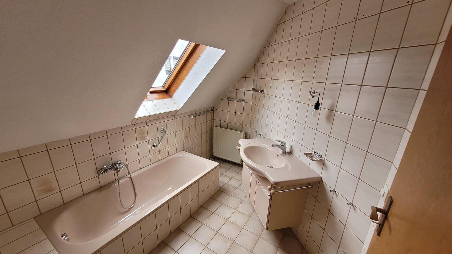 Predaj domu 106 m², pozemek 381 m², Rosenstr. 11/1, Schwieberdingen, Bádensko-Wurttembersko Predaj domu 106 m², pozemek 381 m², Rosenstr. 11/1, Schwieberdingen, Bádensko-Wurttembersko