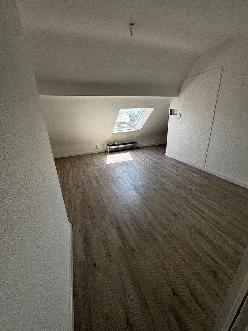 Prenájom bytu 1-izbový 44 m², Frankfurt, Hesensko Prenájom bytu 1-izbový 44 m², Frankfurt, Hesensko