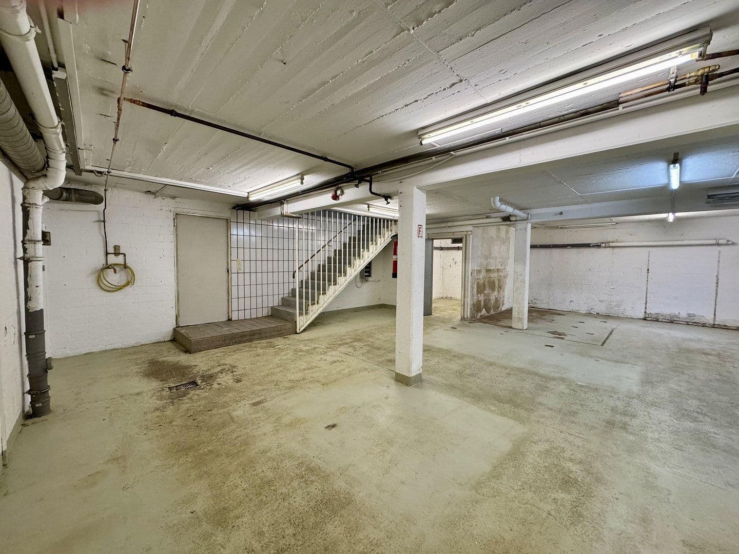 Prenájom nebytového priestoru 230 m², Bochumer Straße 36, Essen, Severné Porýnie - Westfálsko Prenájom nebytového priestoru 230 m², Bochumer Straße 36, Essen, Severné Porýnie - Westfálsko