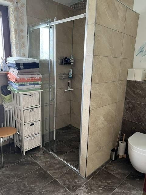 Predaj domu 154 m², pozemek 342 m², Kirchheim am Neckar, Bádensko-Wurttembersko Predaj domu 154 m², pozemek 342 m², Kirchheim am Neckar, Bádensko-Wurttembersko