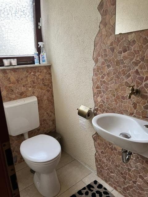 Predaj domu 154 m², pozemek 342 m², Kirchheim am Neckar, Bádensko-Wurttembersko Predaj domu 154 m², pozemek 342 m², Kirchheim am Neckar, Bádensko-Wurttembersko
