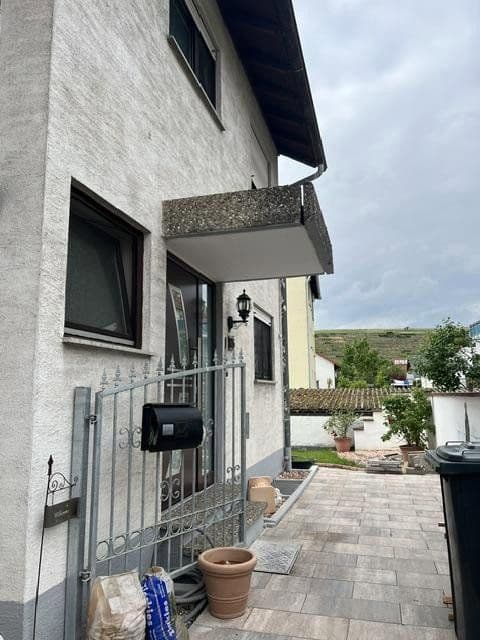 Predaj domu 154 m², pozemek 342 m², Kirchheim am Neckar, Bádensko-Wurttembersko Predaj domu 154 m², pozemek 342 m², Kirchheim am Neckar, Bádensko-Wurttembersko