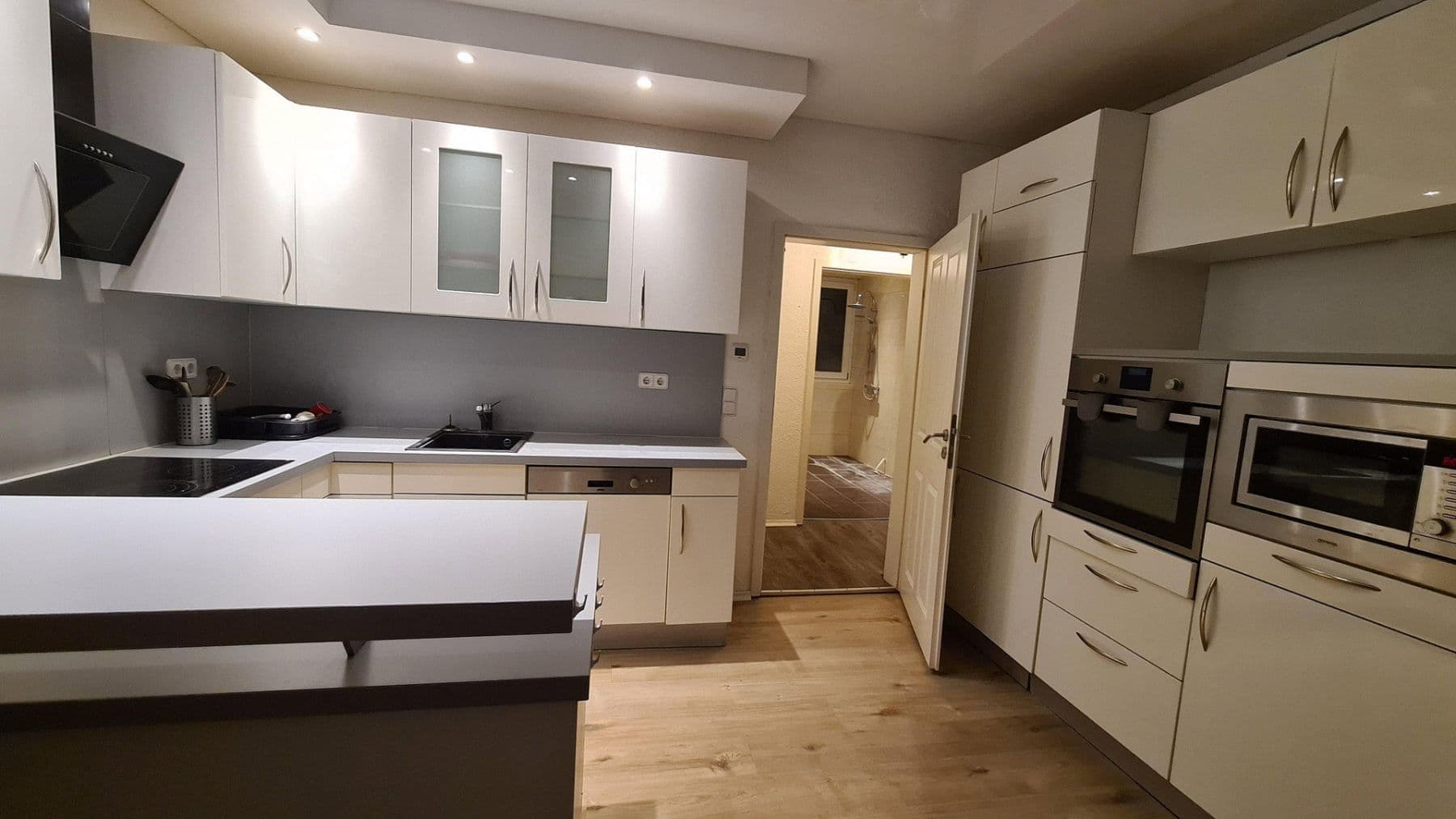 Predaj domu 145 m², pozemek 322 m², Laupheim, Bádensko-Wurttembersko Predaj domu 145 m², pozemek 322 m², Laupheim, Bádensko-Wurttembersko