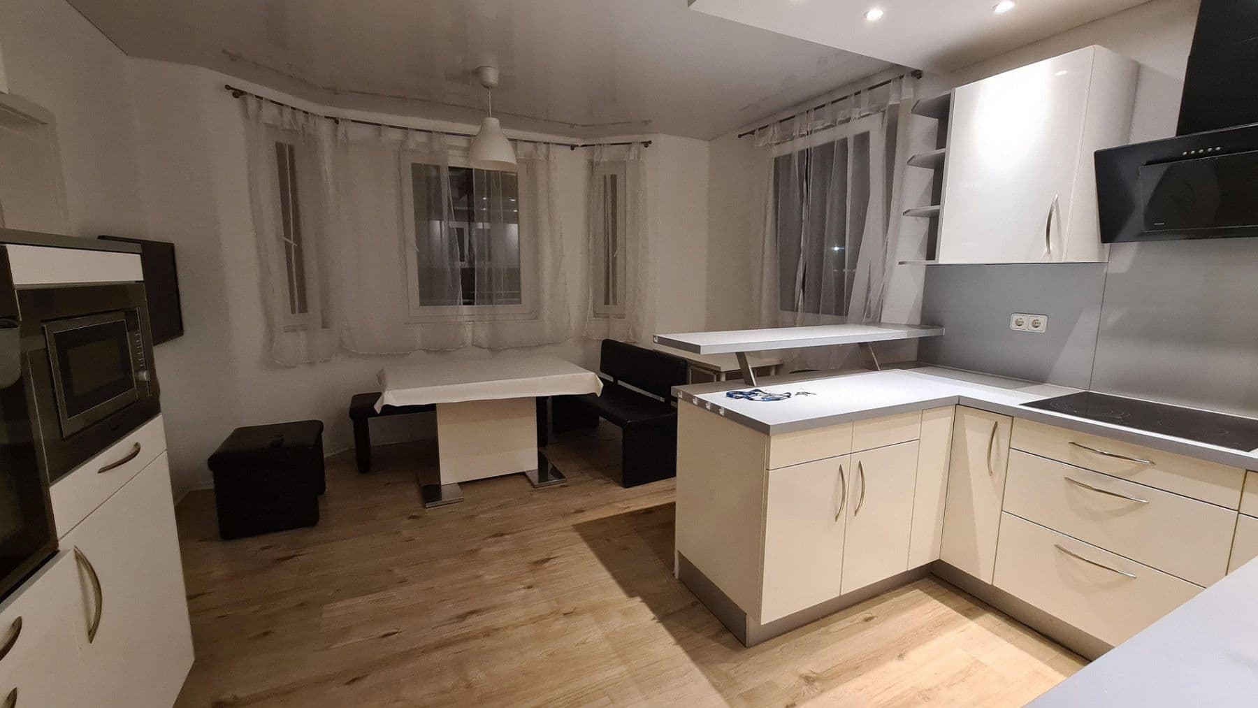Predaj domu 145 m², pozemek 322 m², Laupheim, Bádensko-Wurttembersko Predaj domu 145 m², pozemek 322 m², Laupheim, Bádensko-Wurttembersko