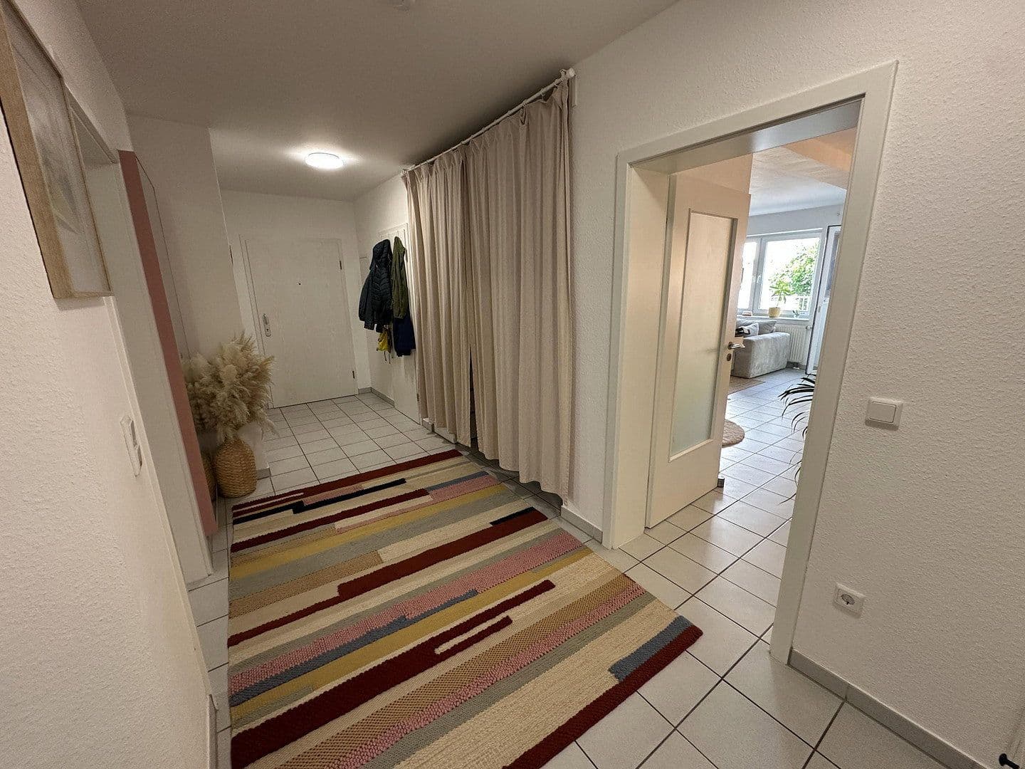 Prenájom bytu 4-izbový 103 m², Rheinbach, Severné Porýnie - Westfálsko Prenájom bytu 4-izbový 103 m², Rheinbach, Severné Porýnie - Westfálsko