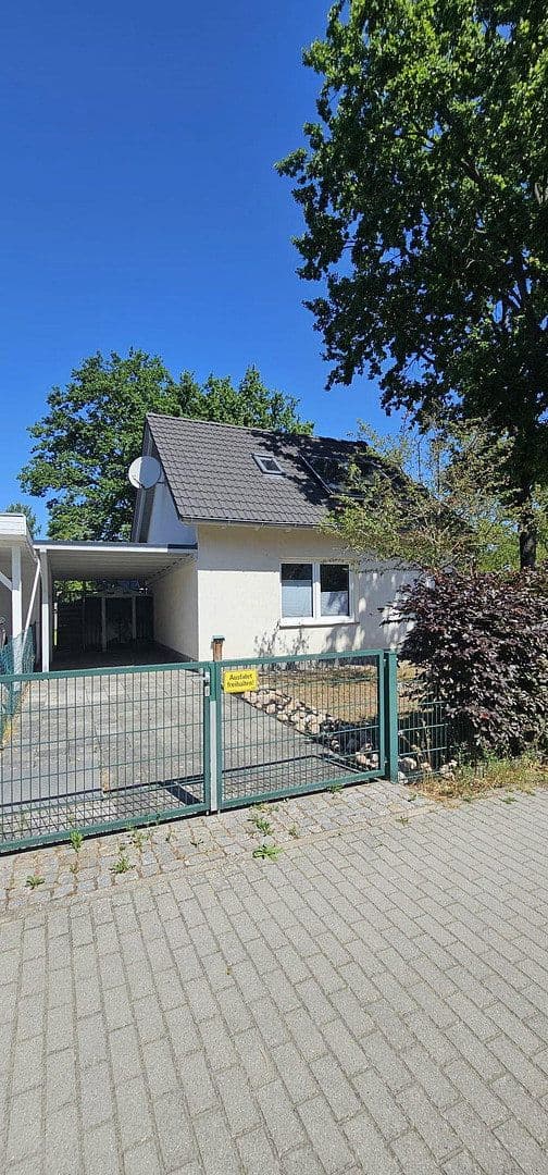 Predaj domu 130 m², pozemek 525 m², Puschkinstraße 19a, Königs Wusterhausen, Brandenbursko Predaj domu 130 m², pozemek 525 m², Puschkinstraße 19a, Königs Wusterhausen, Brandenbursko