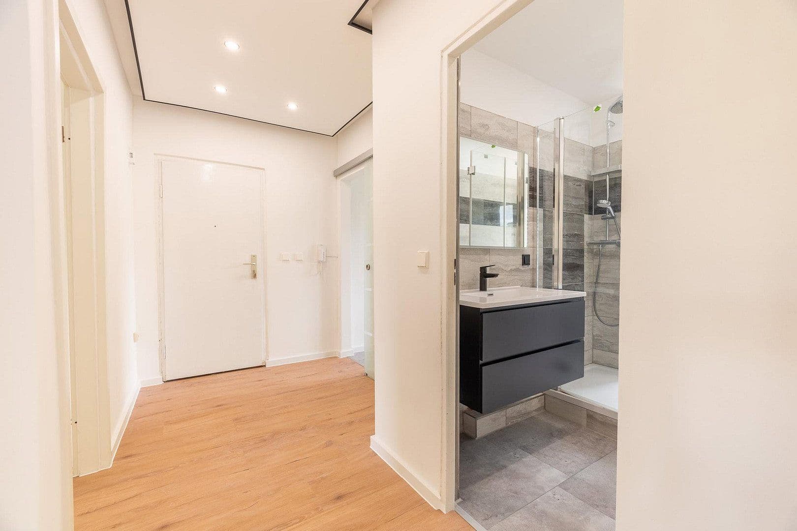 Predaj bytu 1-izbový 60 m², Pulvermühlenweg 31, Zwenkau, Sasko Predaj bytu 1-izbový 60 m², Pulvermühlenweg 31, Zwenkau, Sasko
