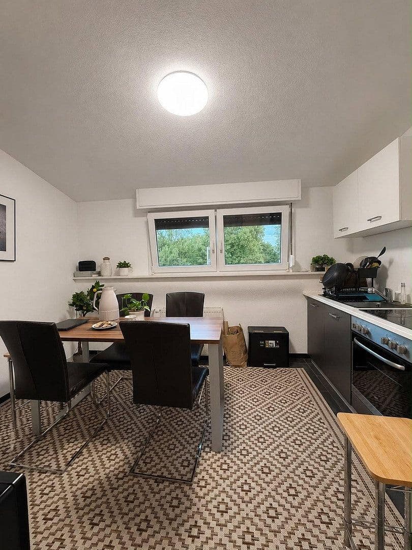 Prenájom bytu 3-izbový 77 m², Karlsruhe, Bádensko-Wurttembersko Prenájom bytu 3-izbový 77 m², Karlsruhe, Bádensko-Wurttembersko