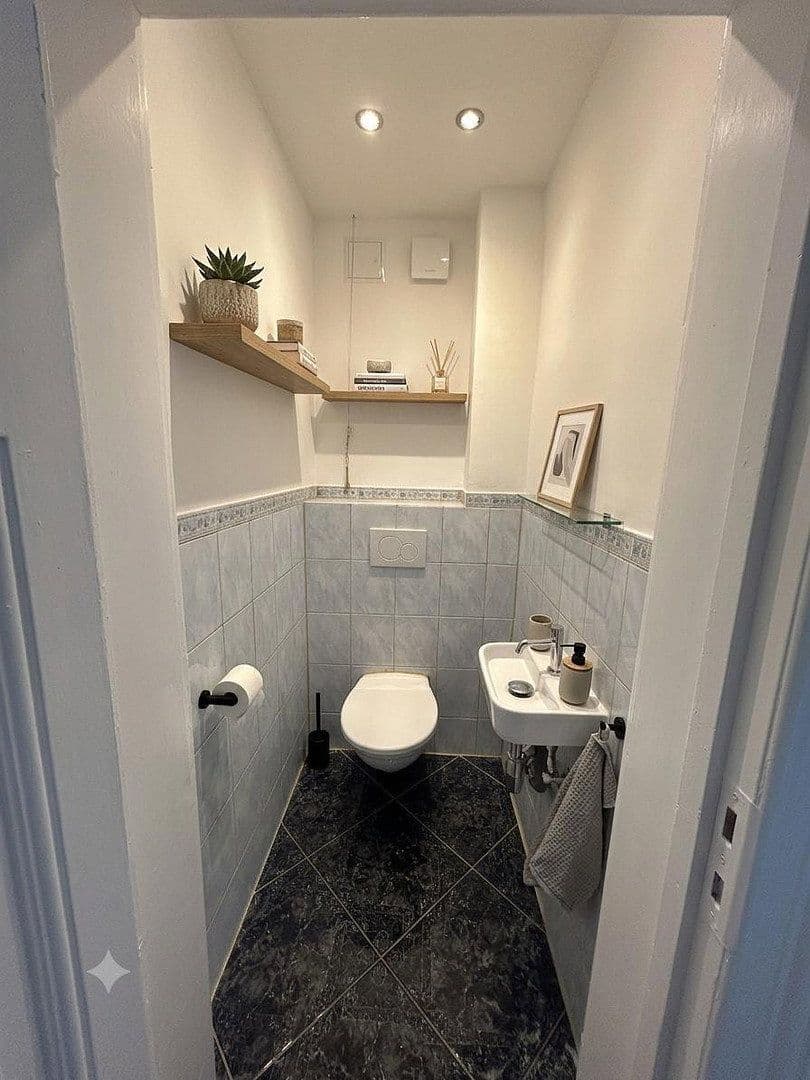 Prenájom bytu 4-izbový 105 m², Hans-Heinen-Straße 45, Dessau-Roßlau, Sasko-Anhaltsko Prenájom bytu 4-izbový 105 m², Hans-Heinen-Straße 45, Dessau-Roßlau, Sasko-Anhaltsko