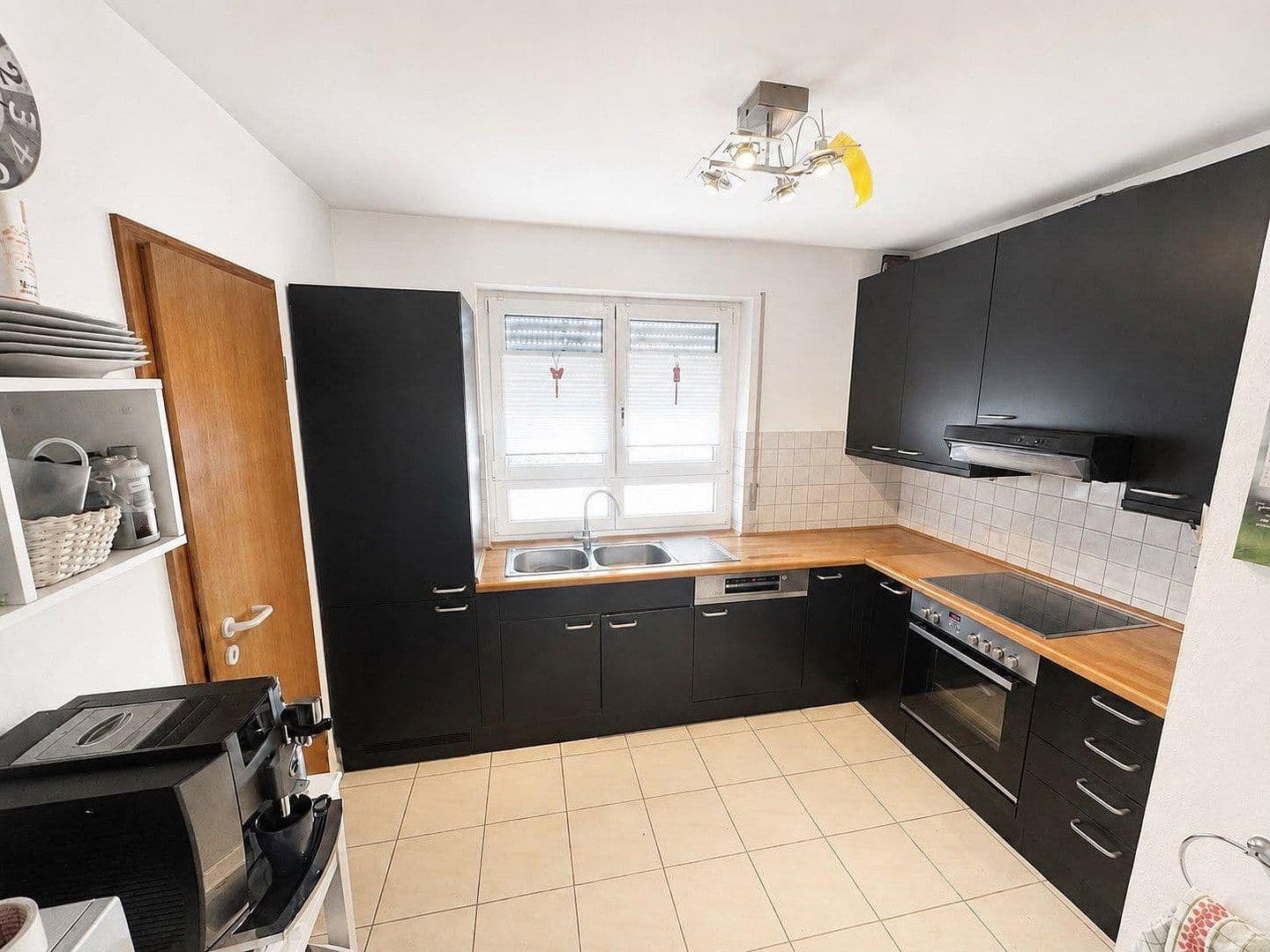 Prenájom bytu 5-izbový 125 m², Kelkheim (Taunus), Hesensko Prenájom bytu 5-izbový 125 m², Kelkheim (Taunus), Hesensko