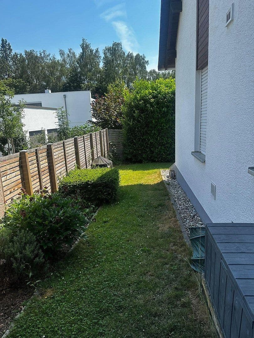 Prenájom bytu 5-izbový 125 m², Kelkheim (Taunus), Hesensko Prenájom bytu 5-izbový 125 m², Kelkheim (Taunus), Hesensko