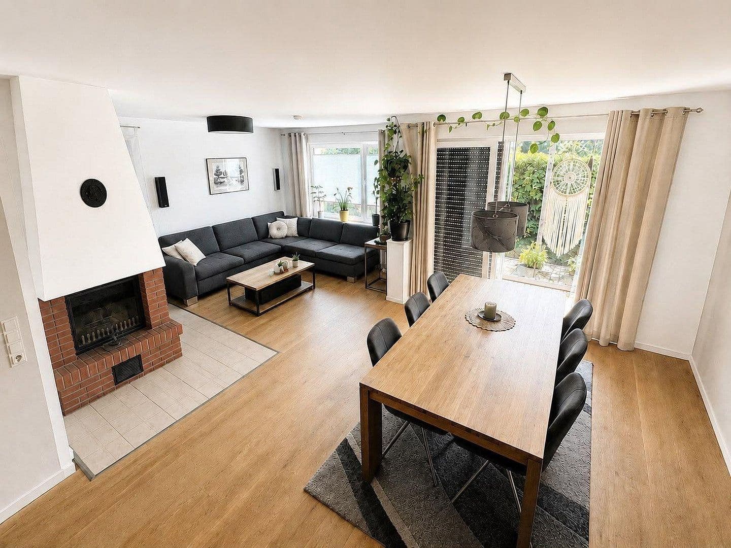 Prenájom bytu 5-izbový 125 m², Kelkheim (Taunus), Hesensko Prenájom bytu 5-izbový 125 m², Kelkheim (Taunus), Hesensko