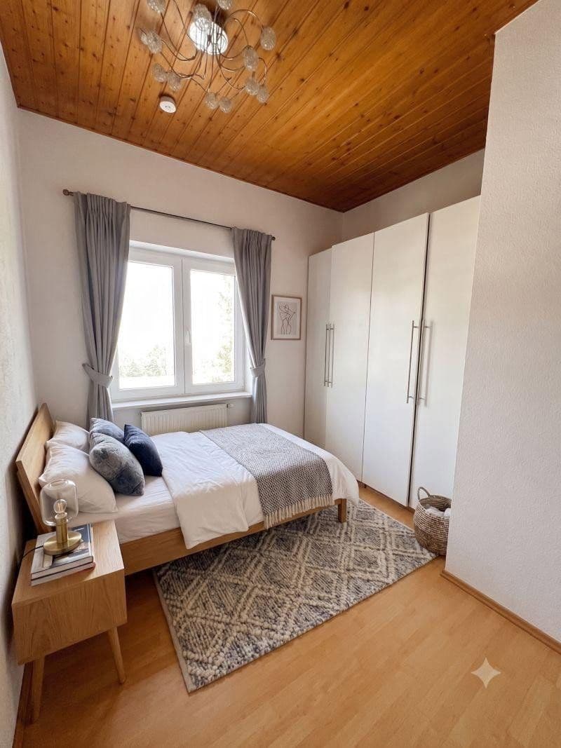 Prenájom bytu 5-izbový 125 m², Kelkheim (Taunus), Hesensko Prenájom bytu 5-izbový 125 m², Kelkheim (Taunus), Hesensko