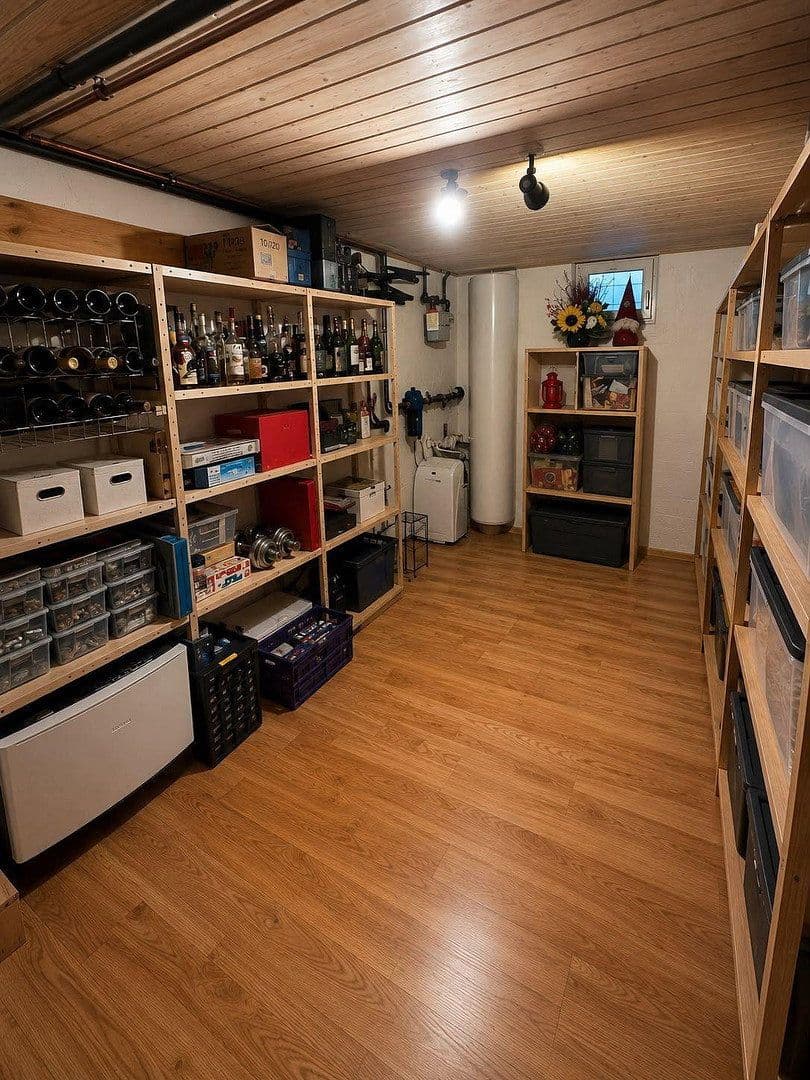 Prenájom bytu 5-izbový 125 m², Kelkheim (Taunus), Hesensko Prenájom bytu 5-izbový 125 m², Kelkheim (Taunus), Hesensko