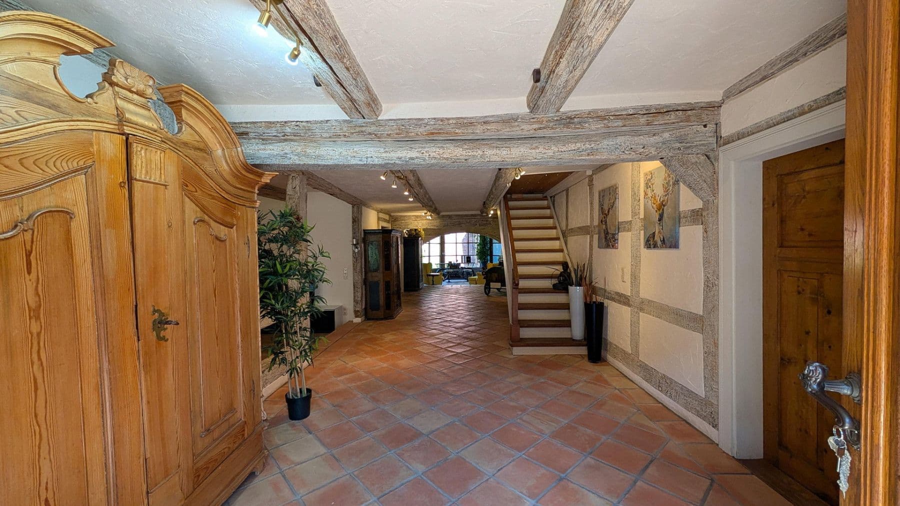 Predaj domu 694 m², pozemek 3.663 m², Hohenhameln, Dolné Sasko Predaj domu 694 m², pozemek 3.663 m², Hohenhameln, Dolné Sasko