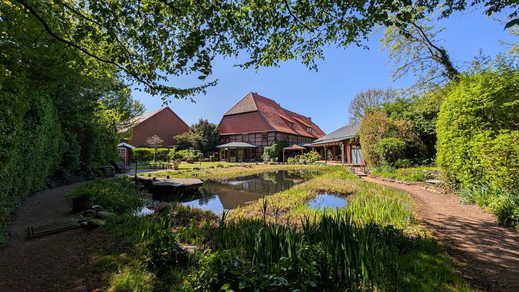 Predaj domu 694 m², pozemek 3.663 m², Hohenhameln, Dolné Sasko Predaj domu 694 m², pozemek 3.663 m², Hohenhameln, Dolné Sasko