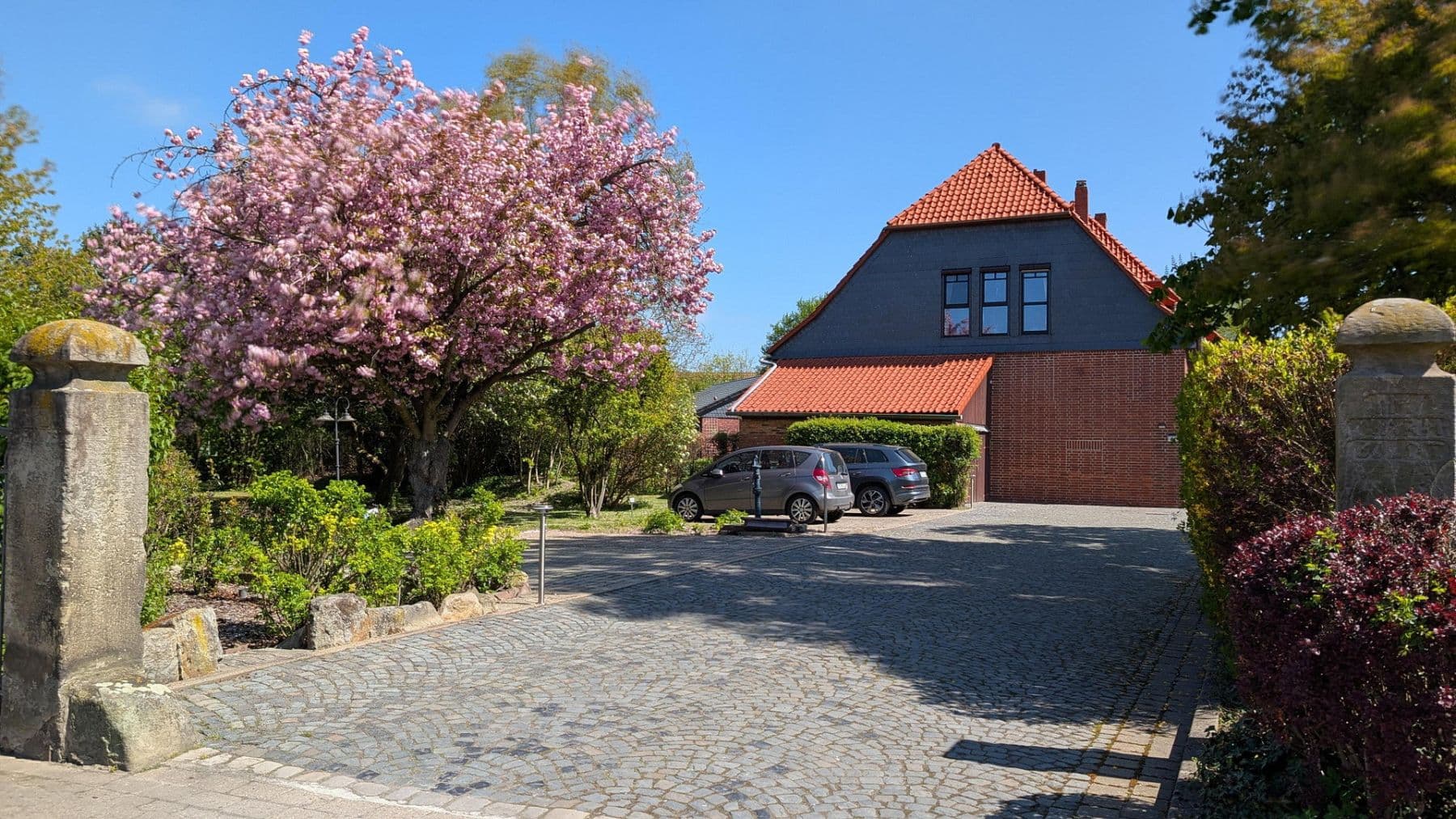 Predaj domu 694 m², pozemek 3.663 m², Hohenhameln, Dolné Sasko Predaj domu 694 m², pozemek 3.663 m², Hohenhameln, Dolné Sasko