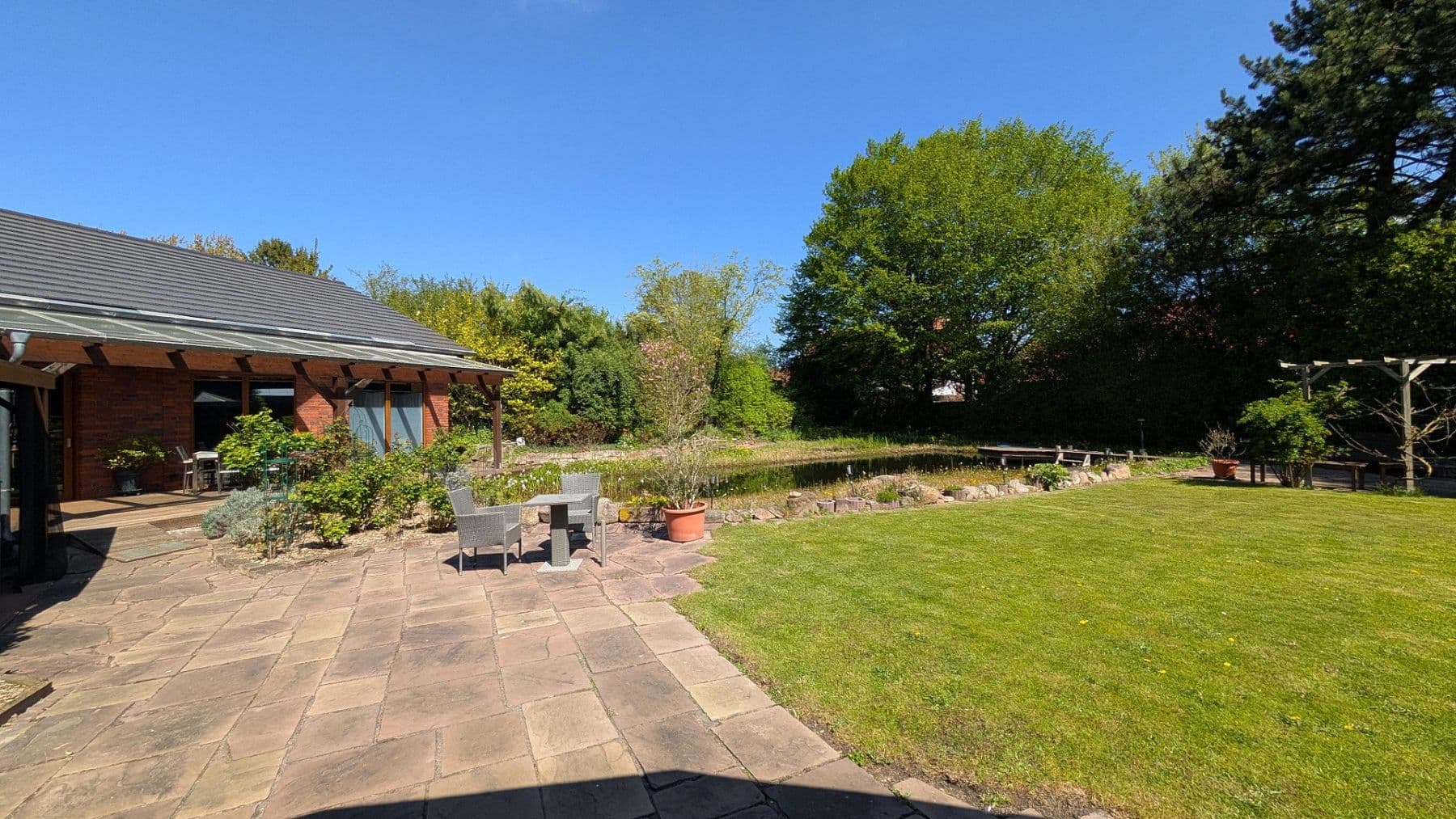Predaj domu 694 m², pozemek 3.663 m², Hohenhameln, Dolné Sasko Predaj domu 694 m², pozemek 3.663 m², Hohenhameln, Dolné Sasko