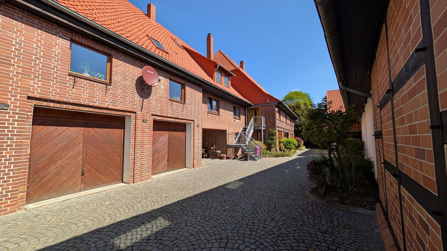 Predaj domu 694 m², pozemek 3.663 m², Hohenhameln, Dolné Sasko Predaj domu 694 m², pozemek 3.663 m², Hohenhameln, Dolné Sasko