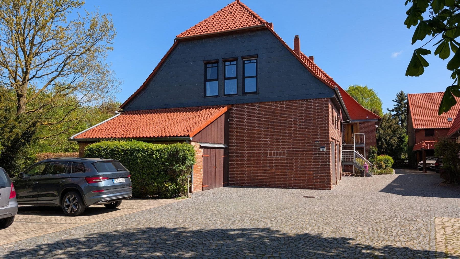 Predaj domu 694 m², pozemek 3.663 m², Hohenhameln, Dolné Sasko Predaj domu 694 m², pozemek 3.663 m², Hohenhameln, Dolné Sasko