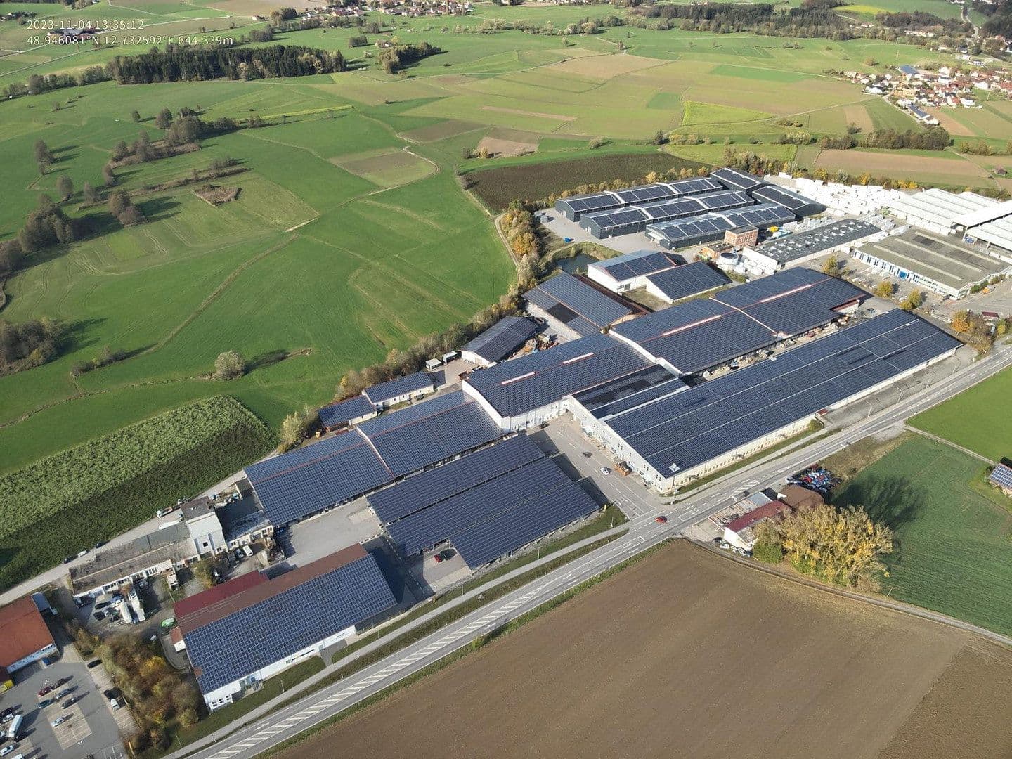 Prenájom nebytového priestoru 10.430 m², Im Gewerbepark 1, Hunderdorf, Bavorsko Prenájom nebytového priestoru 10.430 m², Im Gewerbepark 1, Hunderdorf, Bavorsko