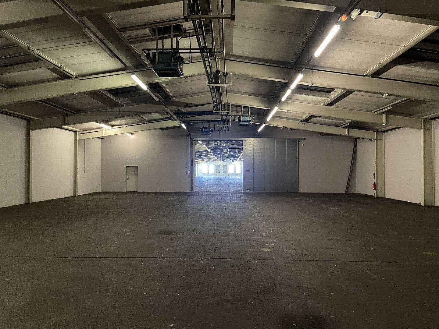 Prenájom nebytového priestoru 10.430 m², Im Gewerbepark 1, Hunderdorf, Bavorsko Prenájom nebytového priestoru 10.430 m², Im Gewerbepark 1, Hunderdorf, Bavorsko