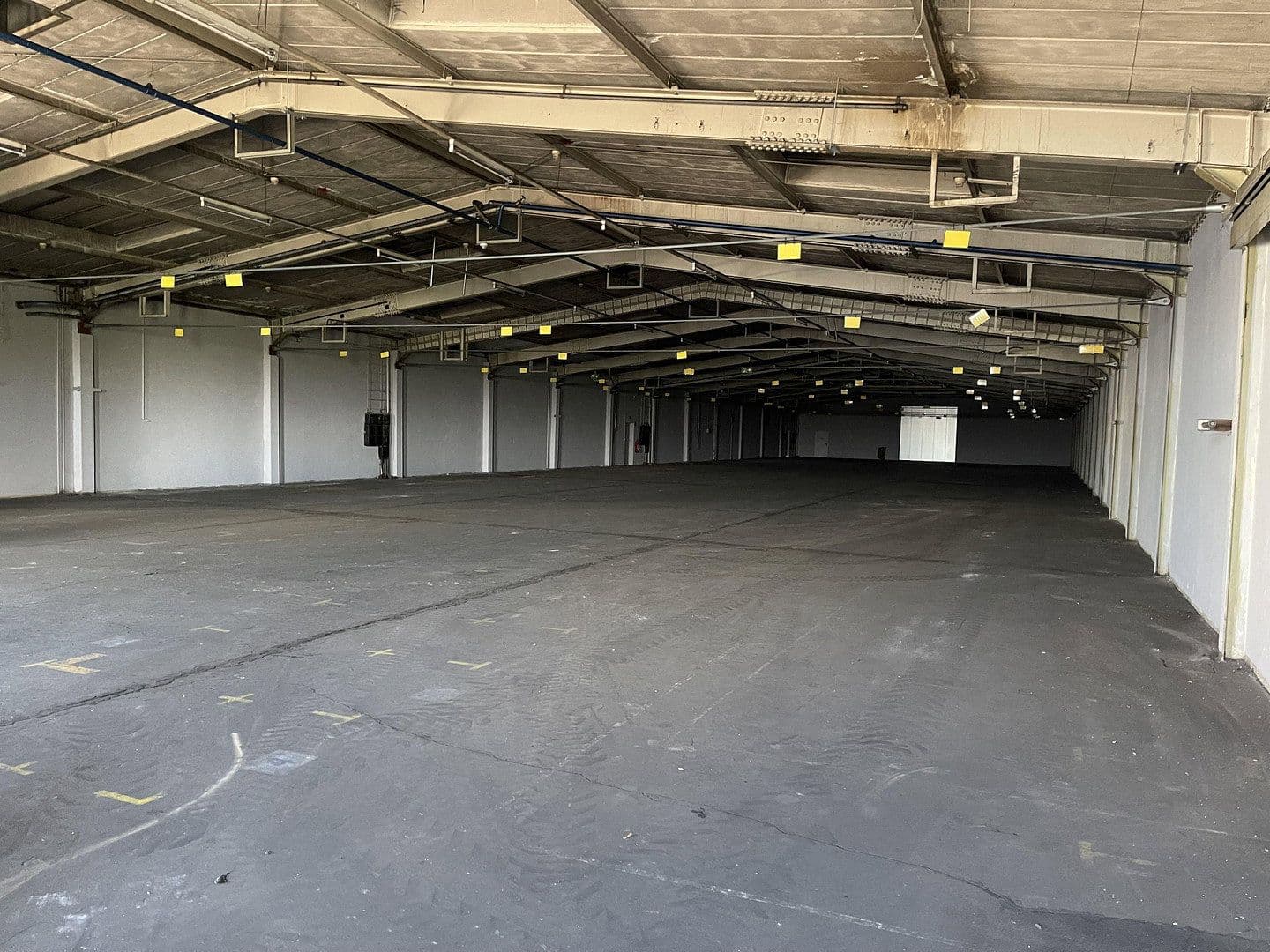 Prenájom nebytového priestoru 10.430 m², Im Gewerbepark 1, Hunderdorf, Bavorsko Prenájom nebytového priestoru 10.430 m², Im Gewerbepark 1, Hunderdorf, Bavorsko