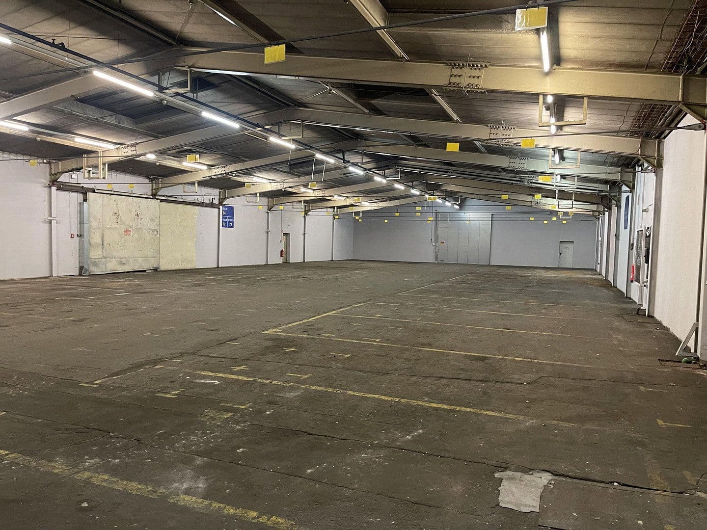 Prenájom nebytového priestoru 10.430 m², Im Gewerbepark 1, Hunderdorf, Bavorsko Prenájom nebytového priestoru 10.430 m², Im Gewerbepark 1, Hunderdorf, Bavorsko