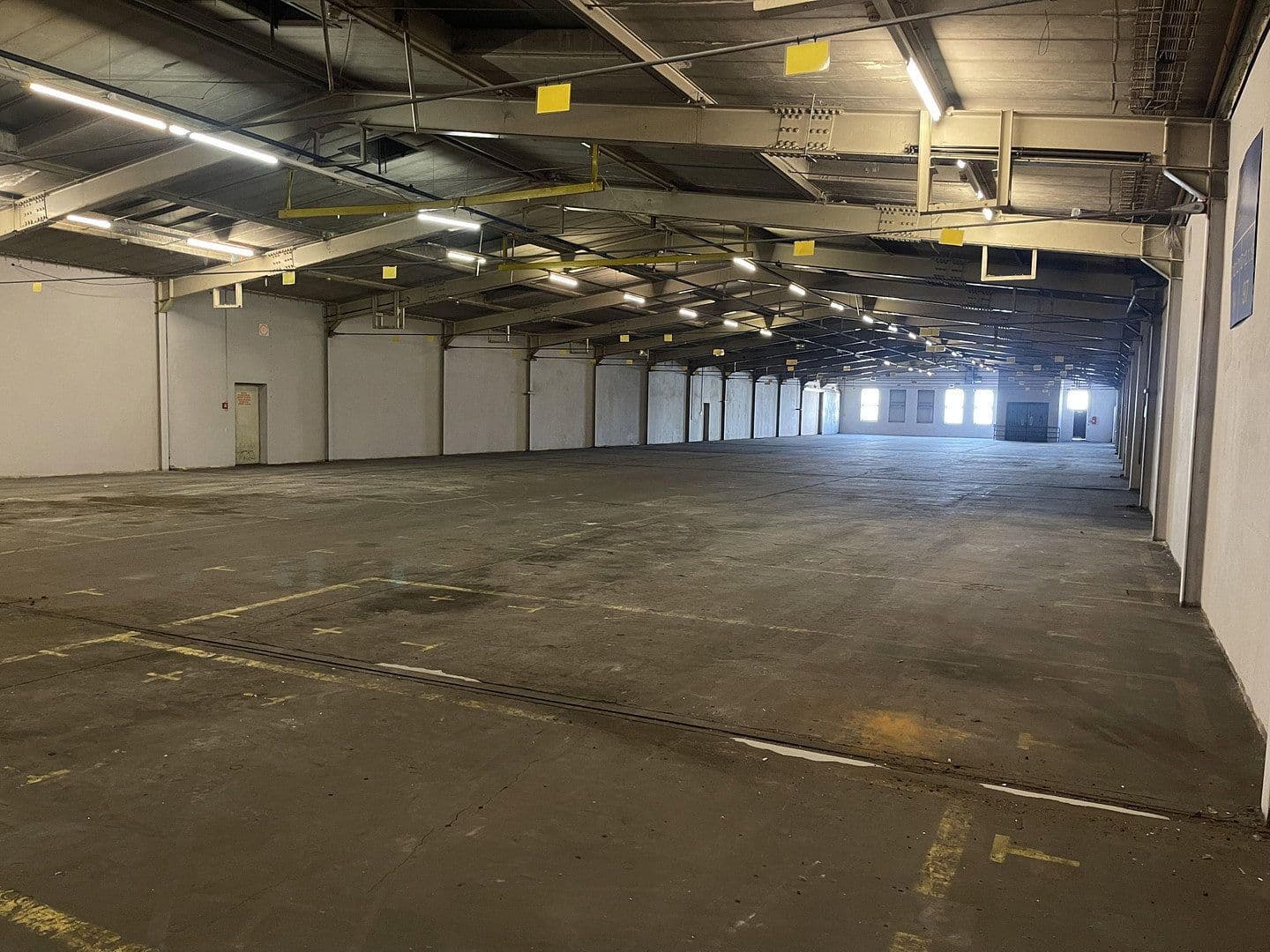 Prenájom nebytového priestoru 10.430 m², Im Gewerbepark 1, Hunderdorf, Bavorsko Prenájom nebytového priestoru 10.430 m², Im Gewerbepark 1, Hunderdorf, Bavorsko