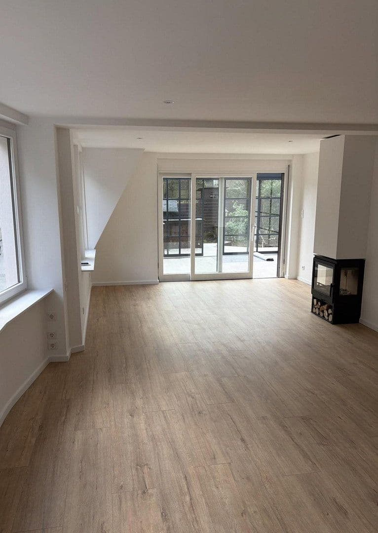 Predaj domu 282 m², pozemek 584 m², Edith-Stein-Straße 34, Wuppertal, Severné Porýnie - Westfálsko Predaj domu 282 m², pozemek 584 m², Edith-Stein-Straße 34, Wuppertal, Severné Porýnie - Westfálsko