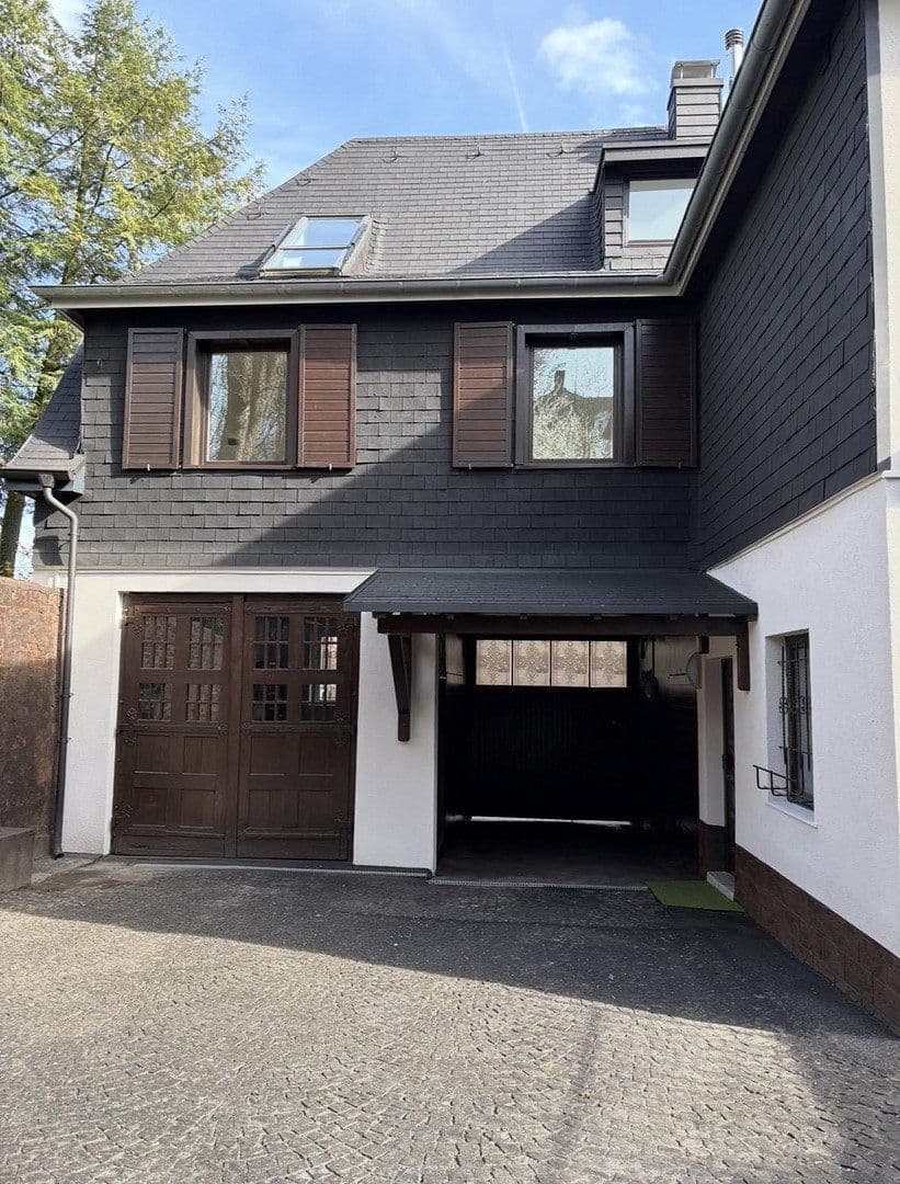 Predaj domu 282 m², pozemek 584 m², Edith-Stein-Straße 34, Wuppertal, Severné Porýnie - Westfálsko Predaj domu 282 m², pozemek 584 m², Edith-Stein-Straße 34, Wuppertal, Severné Porýnie - Westfálsko