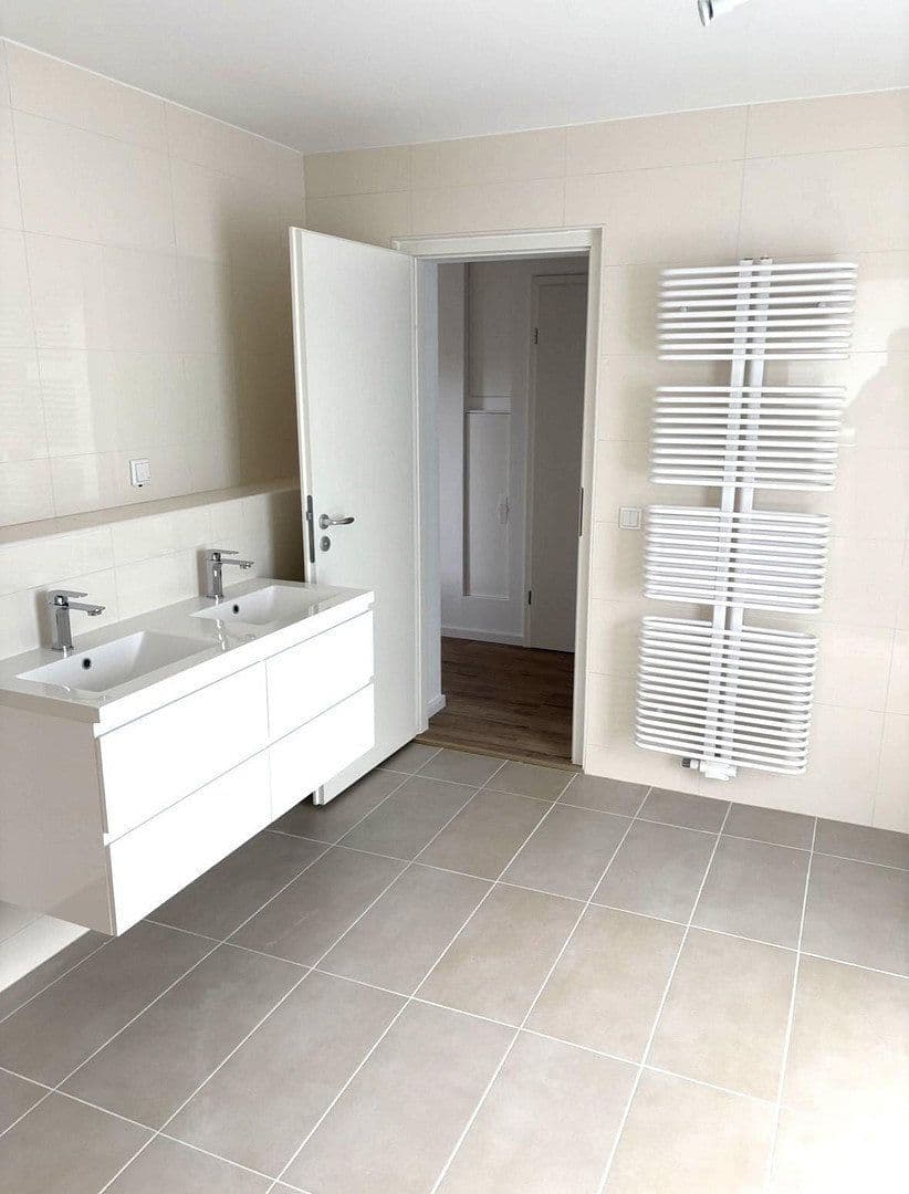 Predaj domu 282 m², pozemek 584 m², Edith-Stein-Straße 34, Wuppertal, Severné Porýnie - Westfálsko Predaj domu 282 m², pozemek 584 m², Edith-Stein-Straße 34, Wuppertal, Severné Porýnie - Westfálsko